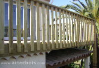 Terrasse en bois permettant de gagner de la surface utile au dessus d'une toiture