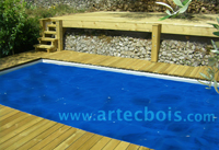 artecbois terrasse en etage reliee a une plage de piscine hors sol par un escalier de jardin, lames de terrasse pas cher